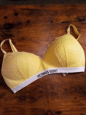 NWOT 36D Victoria's Secret yellow Lace Gorgeous Padded Wirefree Bra